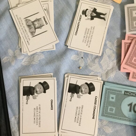 Monopoly all pieces are there English and French cards are both there excellent - Picture 2 of 8
